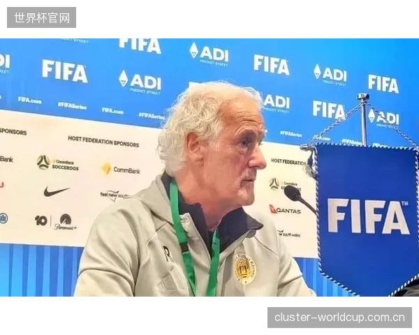 历史性首战面临严峻考验,库拉索队将利用传控优势与德国队争夺中场控制权,避免陷入被动。 历史性首战面临严峻考验,库拉索队将利用传控优势与德国队争夺中场控制权,避免陷入被动。